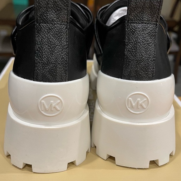 Michael Kors - Padma Leather Loafer - Size 7.5 - Picture 7 of 9